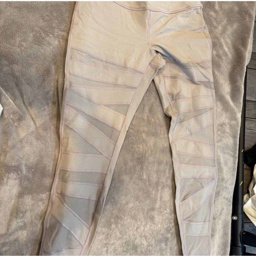 Lululemon Wunder Under  grey/beige Leggings with Mesh Panels
